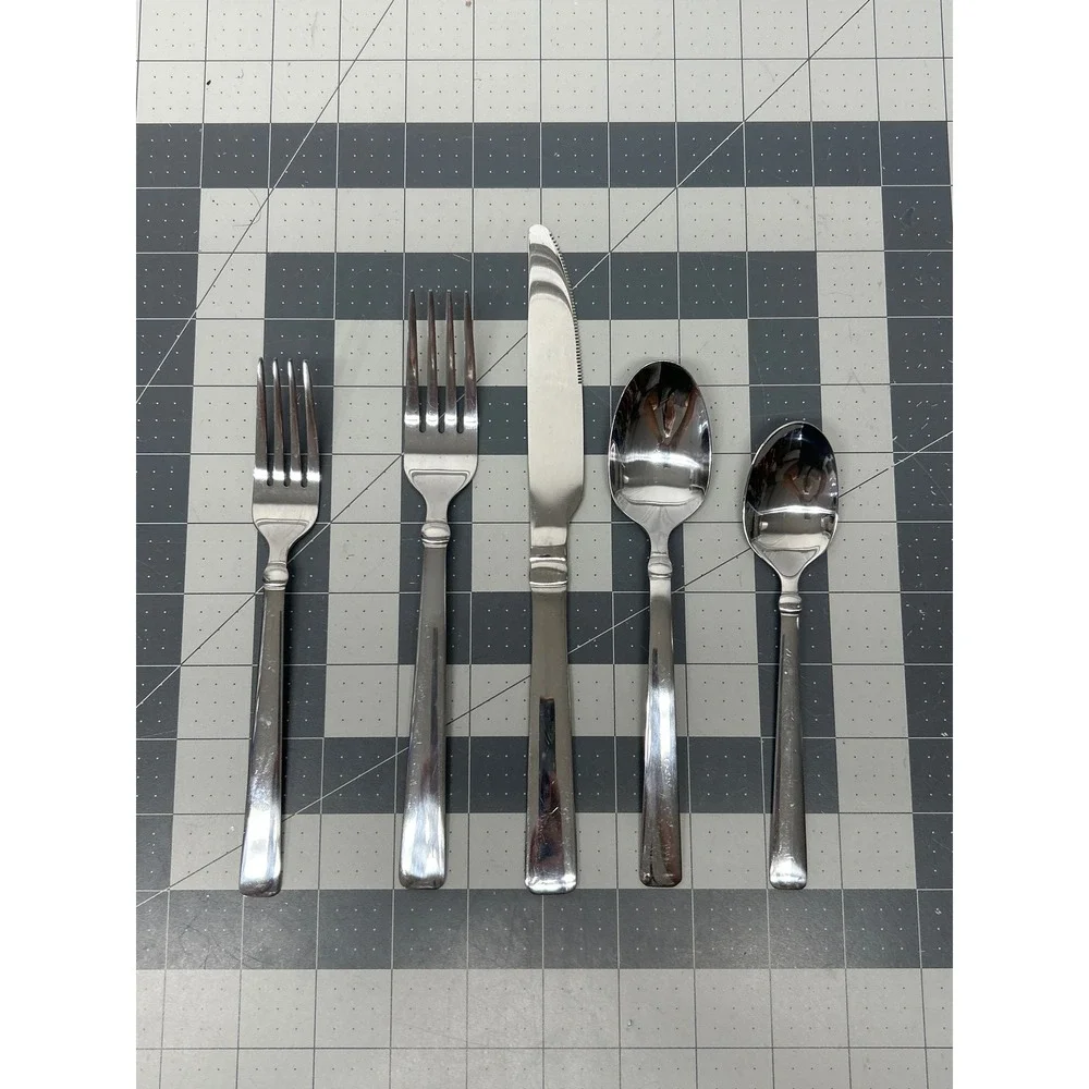 Oneida Attalia‎ Stainless Glossy 18/0 China Flatware 5 Piece Place Setting